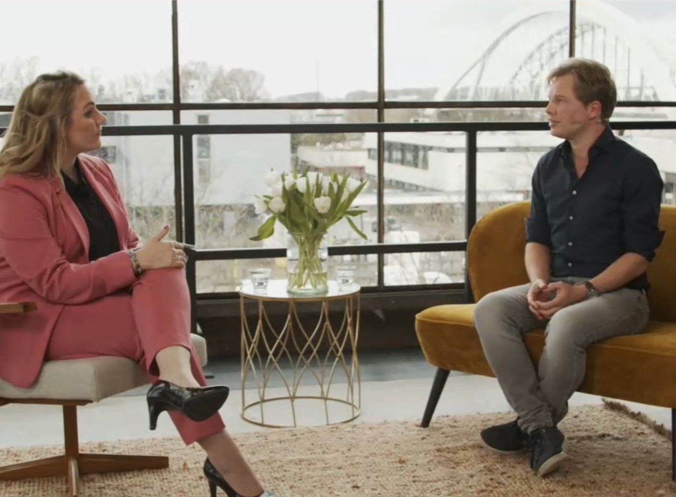 Betaalspecialist Jody Tavares in gesprek met Nikki Eijpen van Wunderman Thompson Commerce.